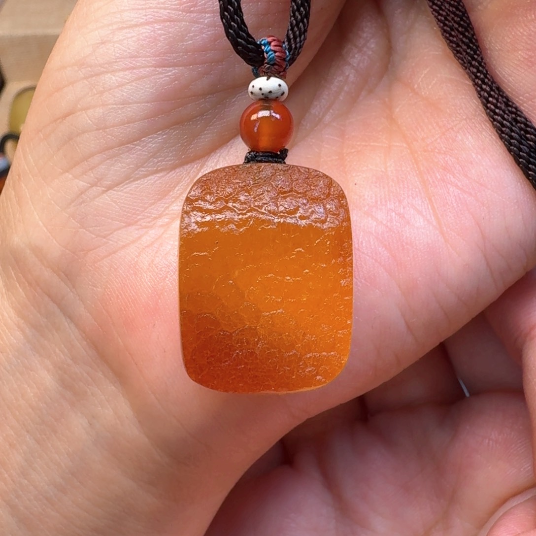 未镶嵌颈饰琥珀蜜蜡