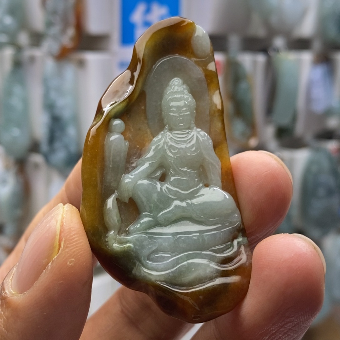 翡翠颈饰未镶嵌观音