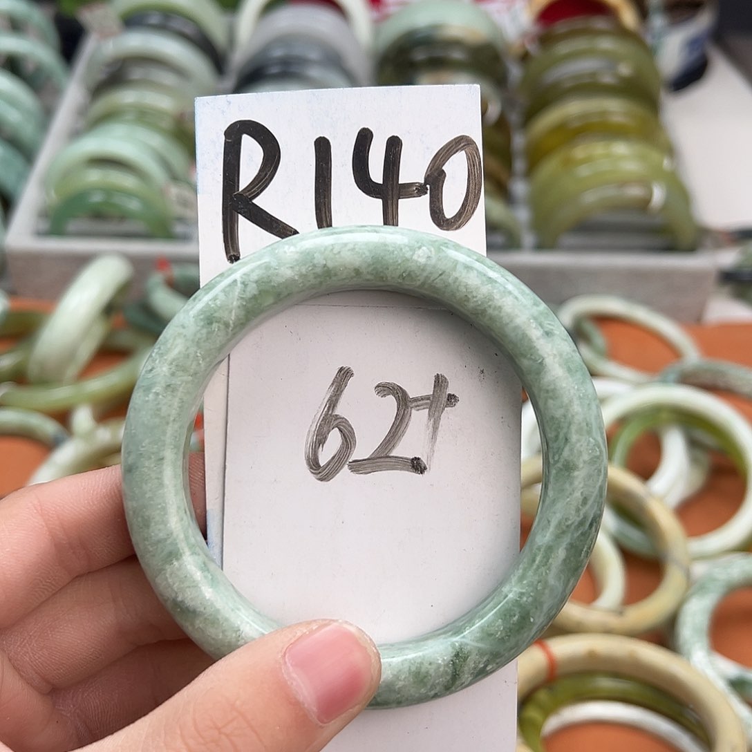 岫玉手镯未镶嵌天然岫玉