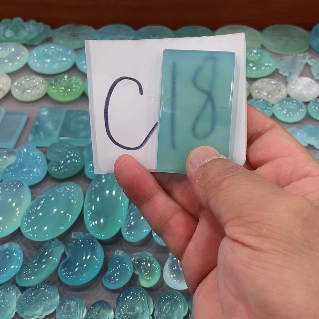 冷***雪蛇纹石玉未镶嵌颈饰