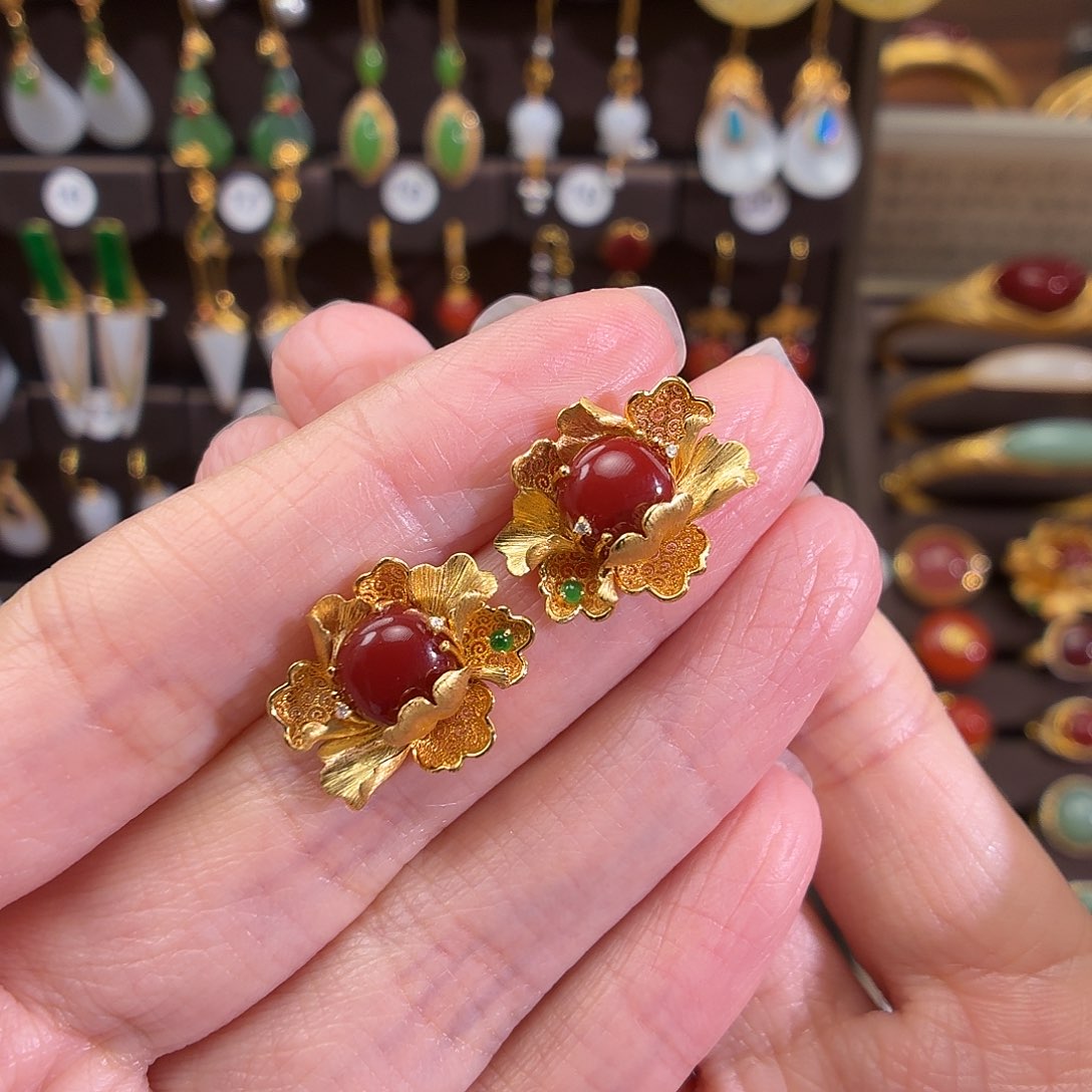 18K金镶嵌耳饰南红玛瑙