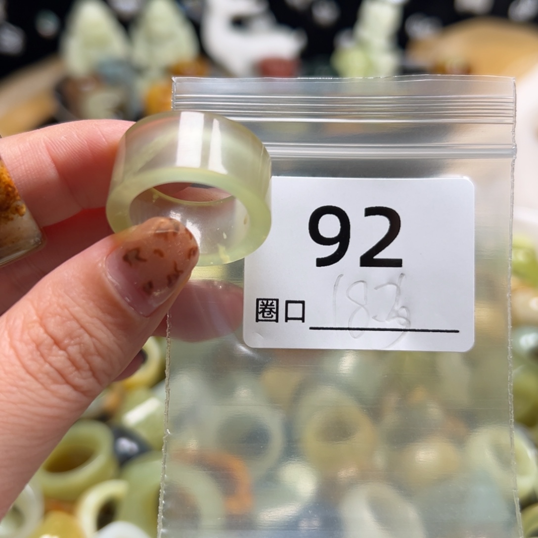 小***子蛇纹石玉未镶嵌戒指