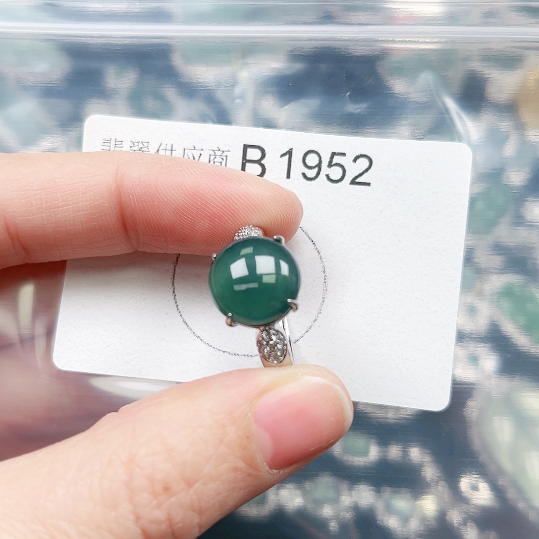 翡翠颈饰未镶嵌翡翠1952