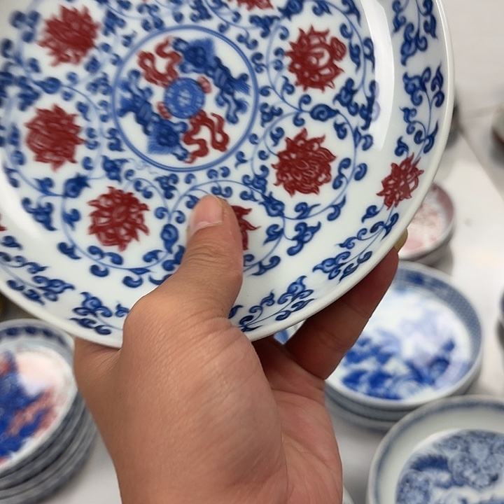 瓷片釉里红缠枝莲大胡乘景德镇
