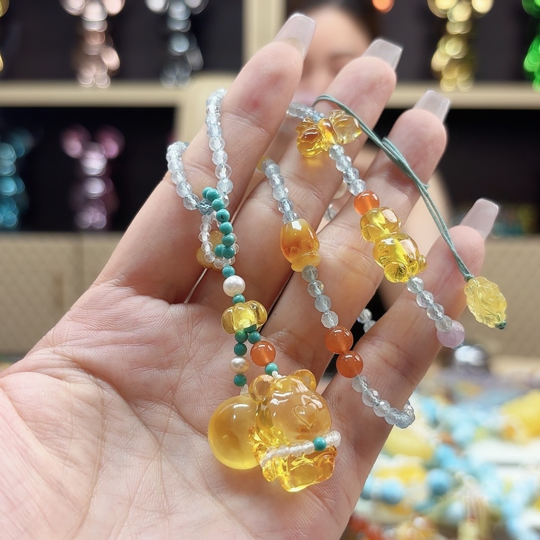 琥珀未镶嵌颈饰琥珀