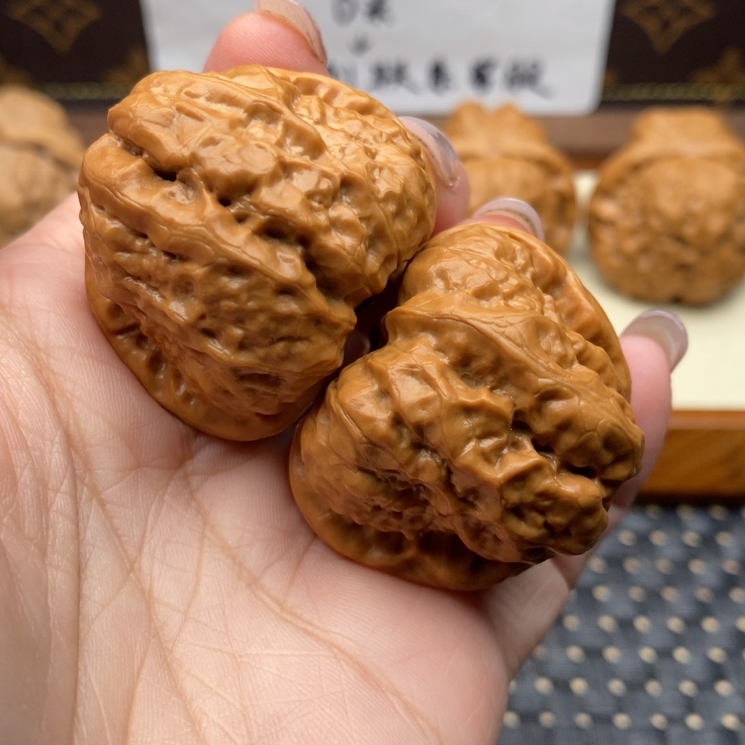 文玩核桃把件边39左右四开背