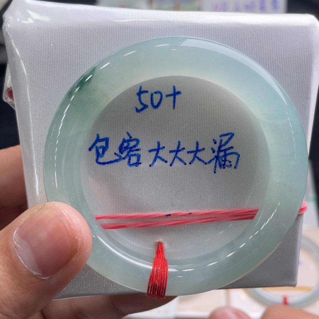 翡翠手镯未镶嵌翡翠手镯