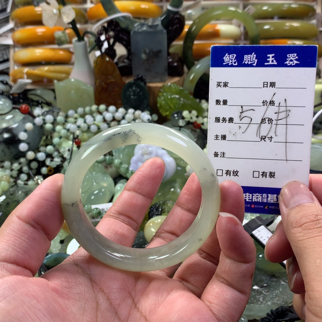 蛇纹石玉手镯未镶嵌