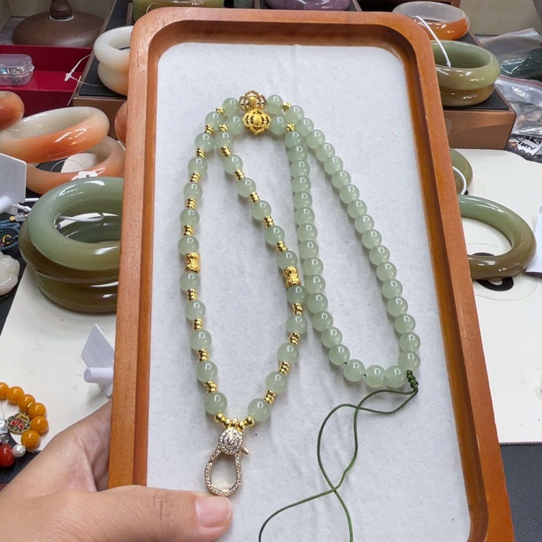 石英岩玉未镶嵌珠宝奇石