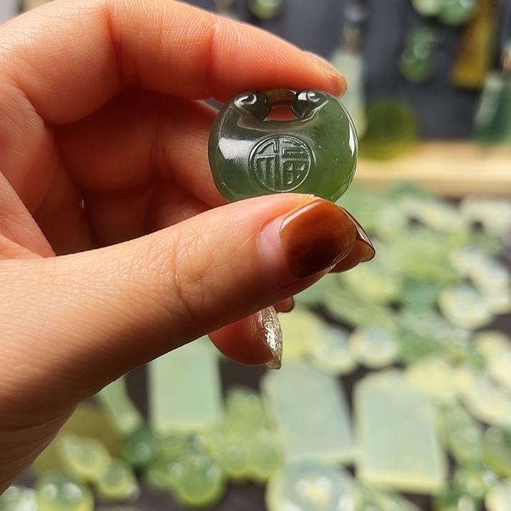 h***^蛇纹石玉合金颈饰
