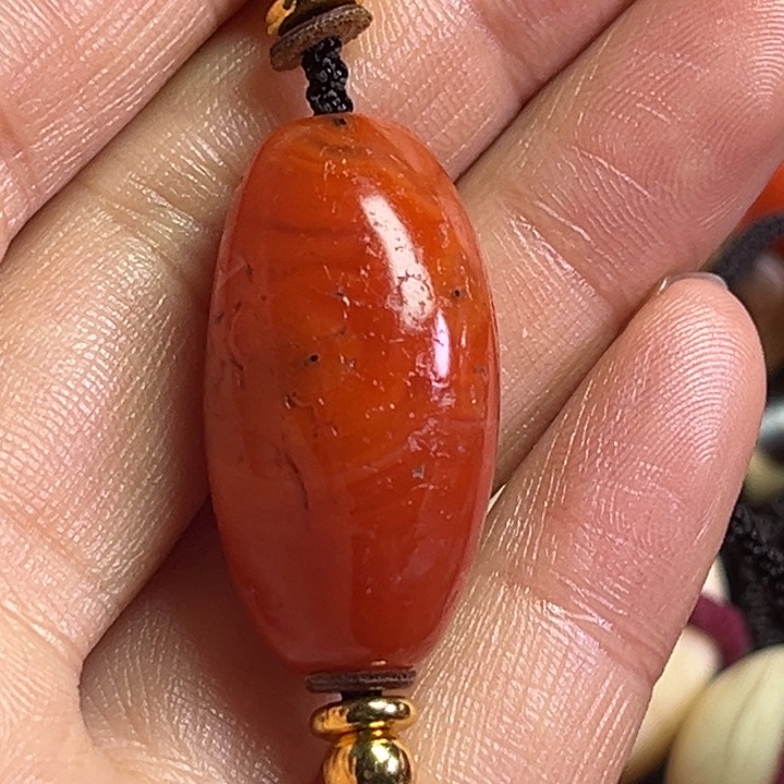 颈饰琉璃阳****）琉璃…………..