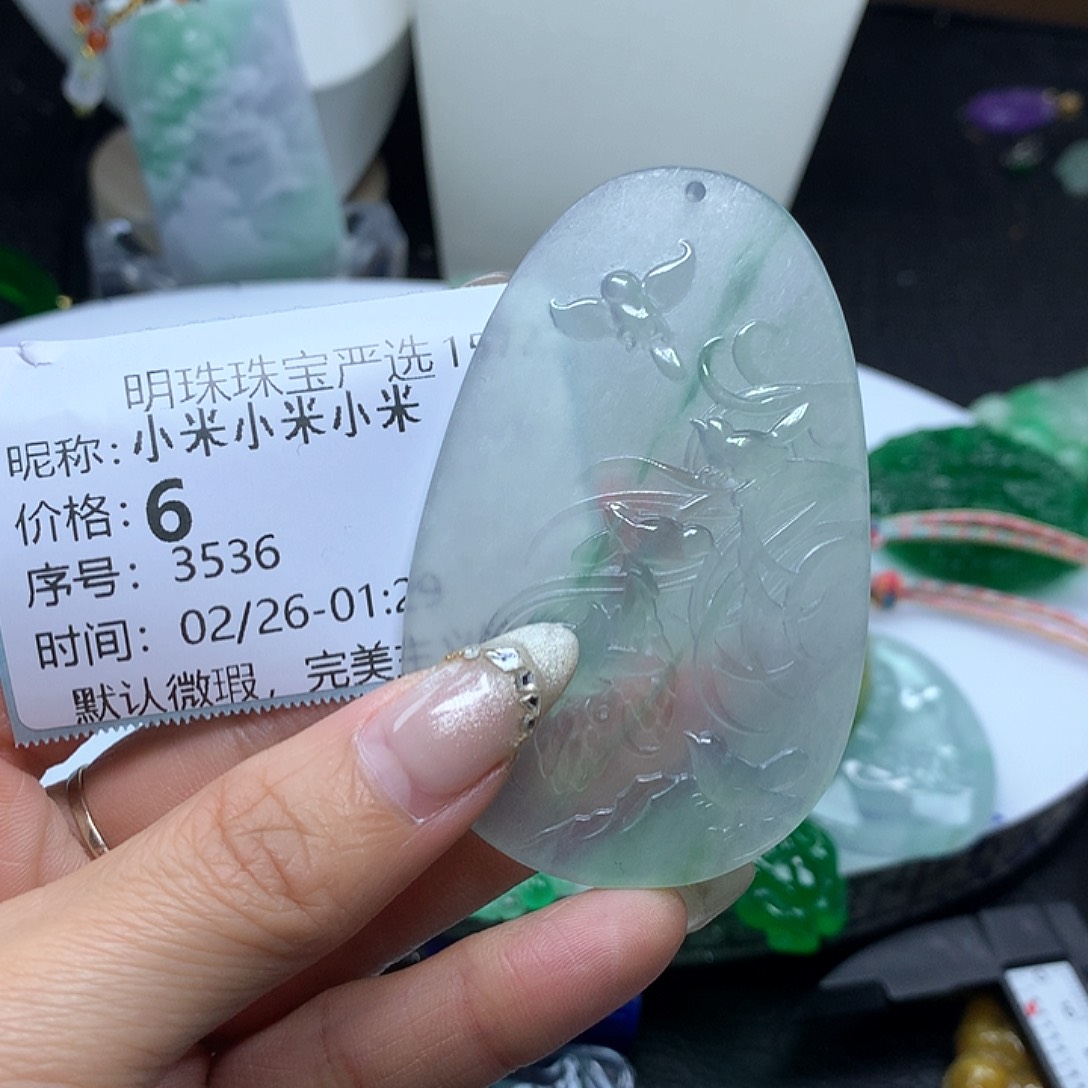 翡翠吊坠(赠链)未镶嵌小****米