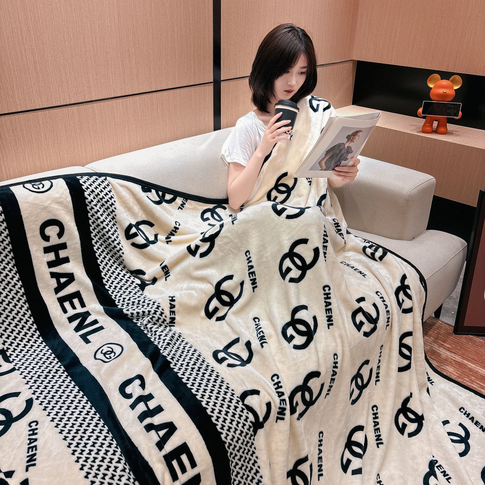 秋冬毯子小香风经典高端牛奶绒盖毯加厚 柔软亲肤休闲毯双面毯 