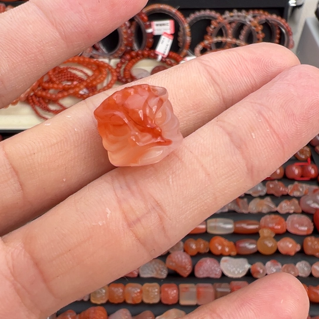 糖***糖南红玛瑙未镶嵌颈饰醒狮头