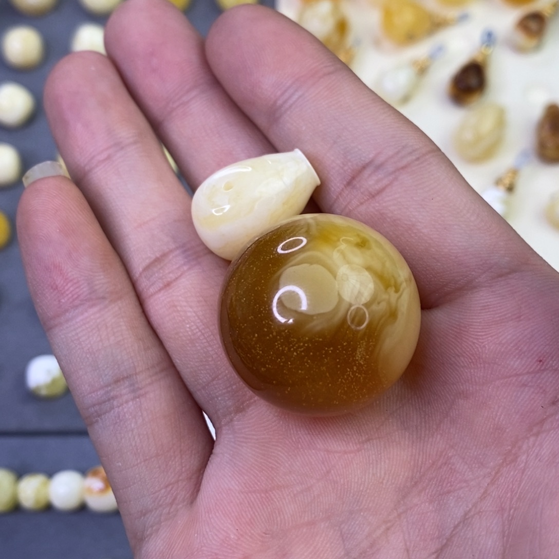 脑***的琥珀未镶嵌裸石琥珀蜜蜡，琥珀蜜蜡