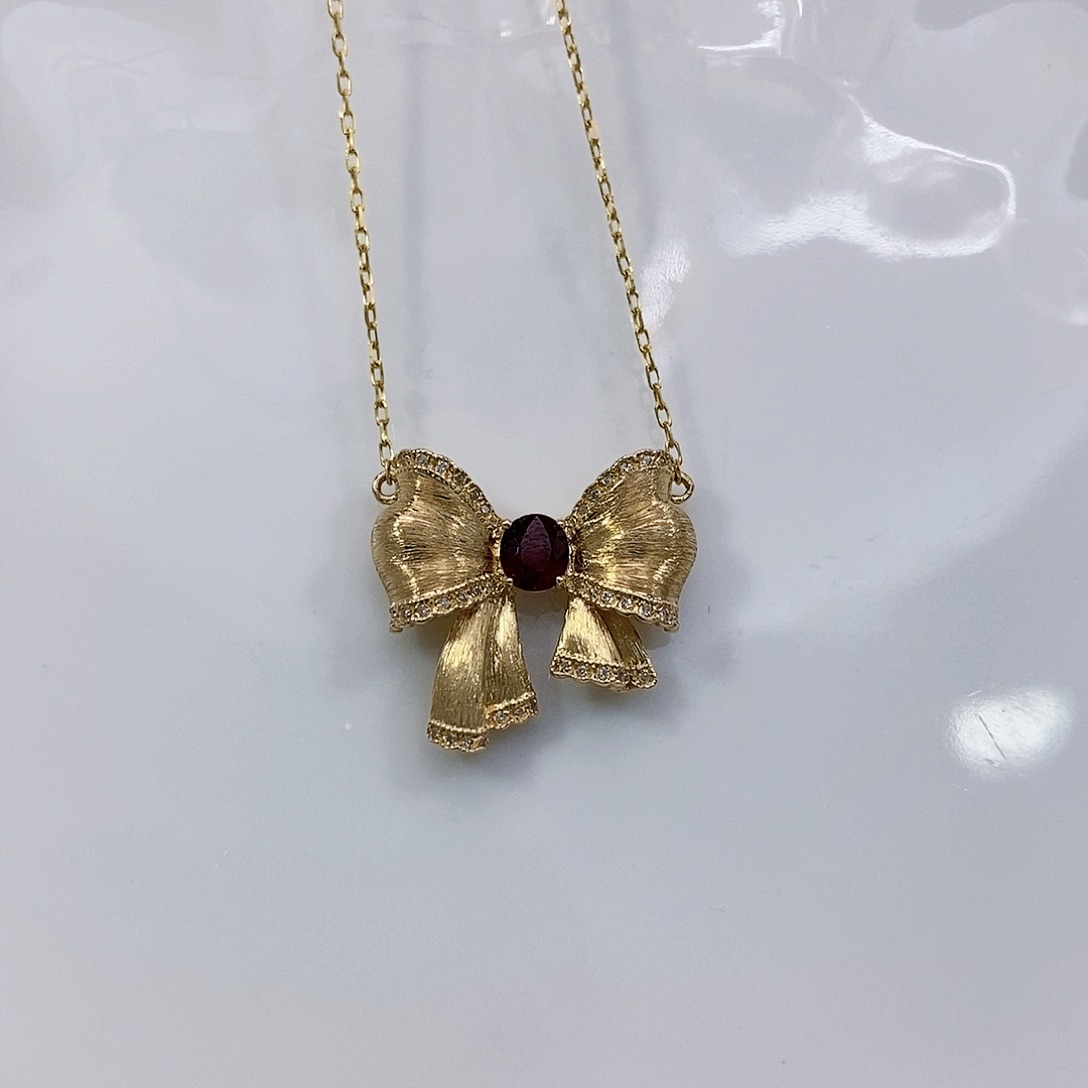 红宝石颈饰18K金镶嵌