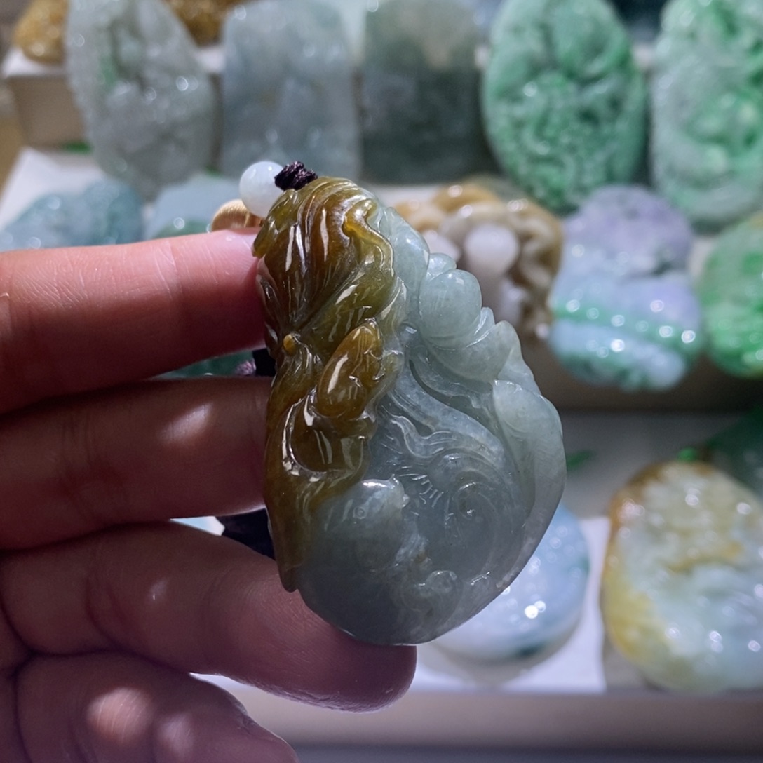 【闪购商品】翡翠颈饰未镶嵌荷叶鱼