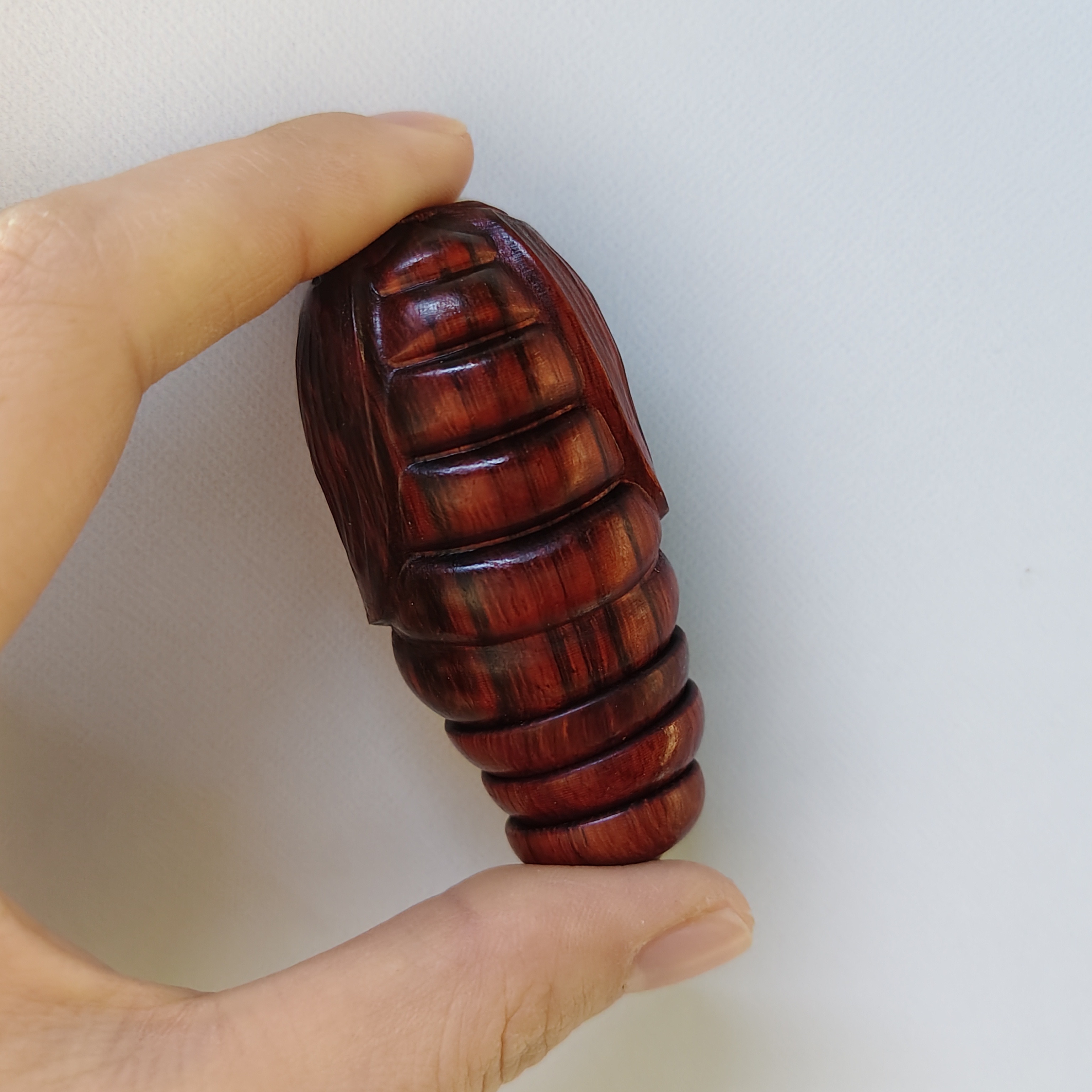 825 血檀可动蚕蛹文玩蝉蛹手把件