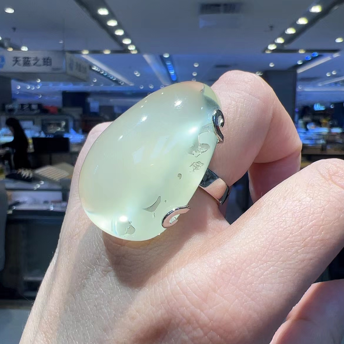 银镶嵌天然琥珀明珀水滴时尚女款戒指手饰