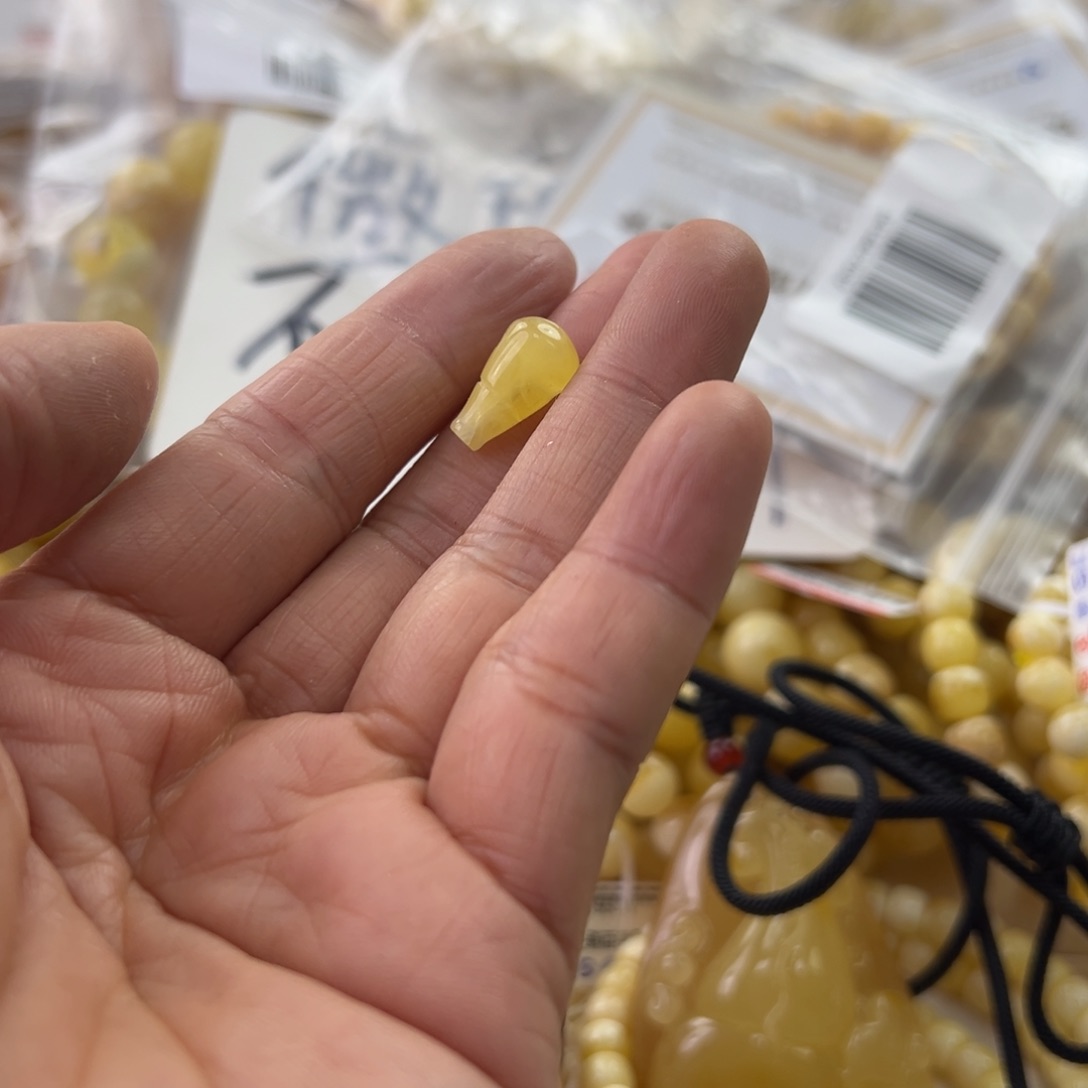 琥珀珠宝奇石未镶嵌