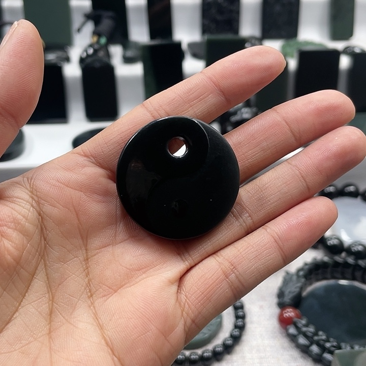 【闪购商品】颈饰未镶嵌和田玉（青玉）斌*