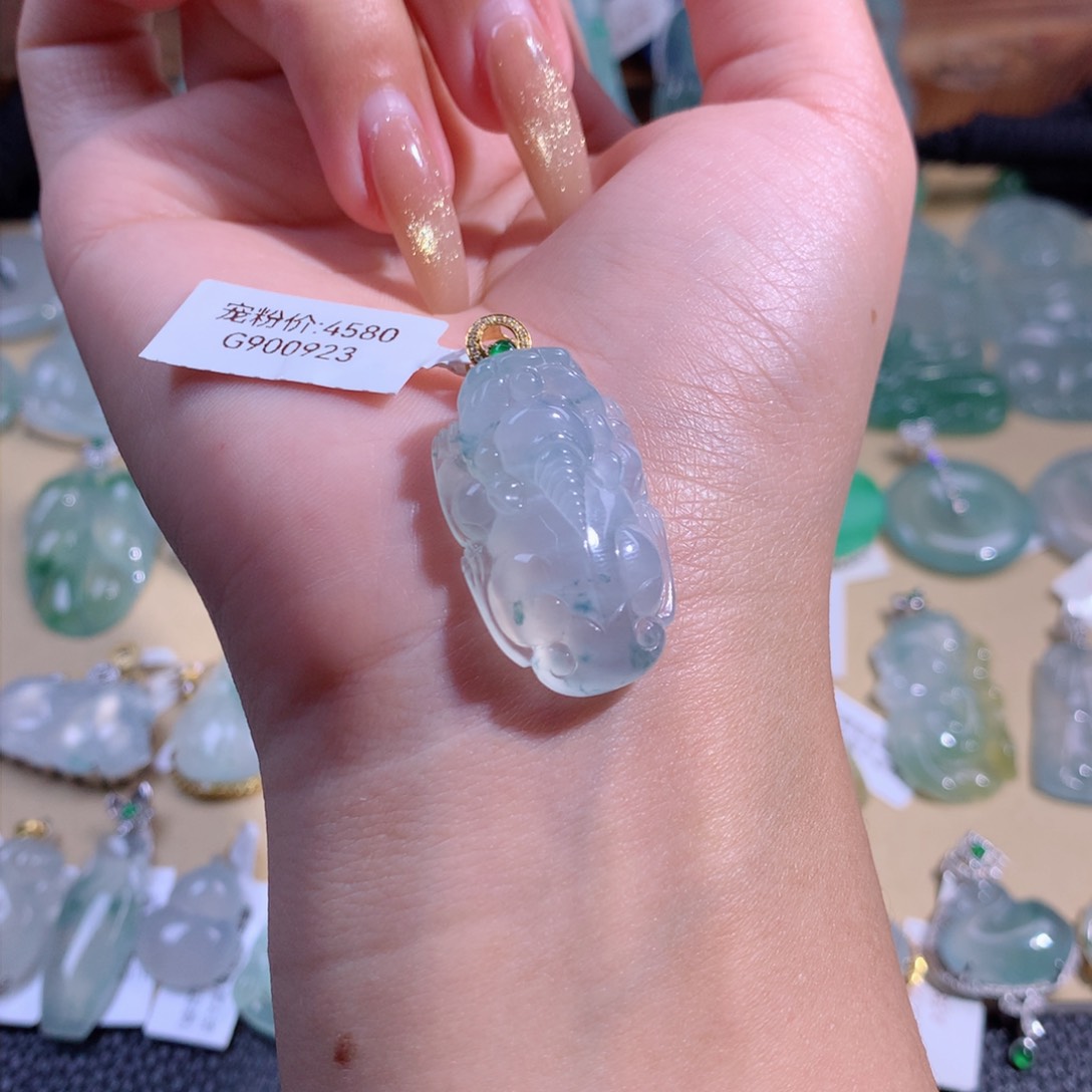 翡翠吊坠(不含链)18K金镶嵌