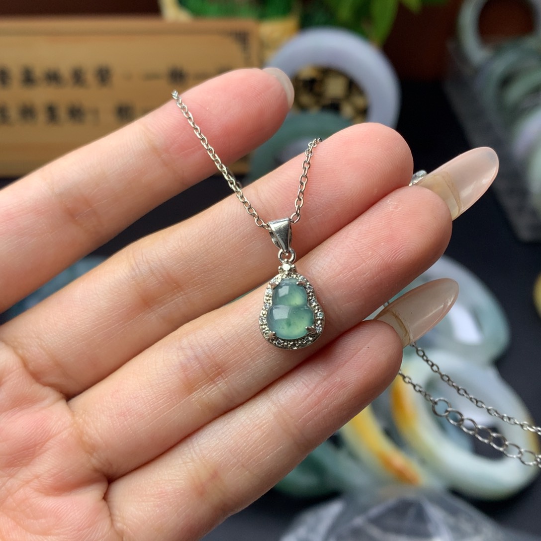 翡翠未镶嵌颈饰多样性