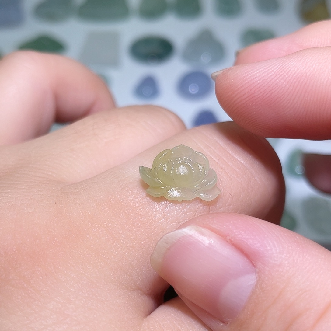 定制翡翠未镶嵌小莲花