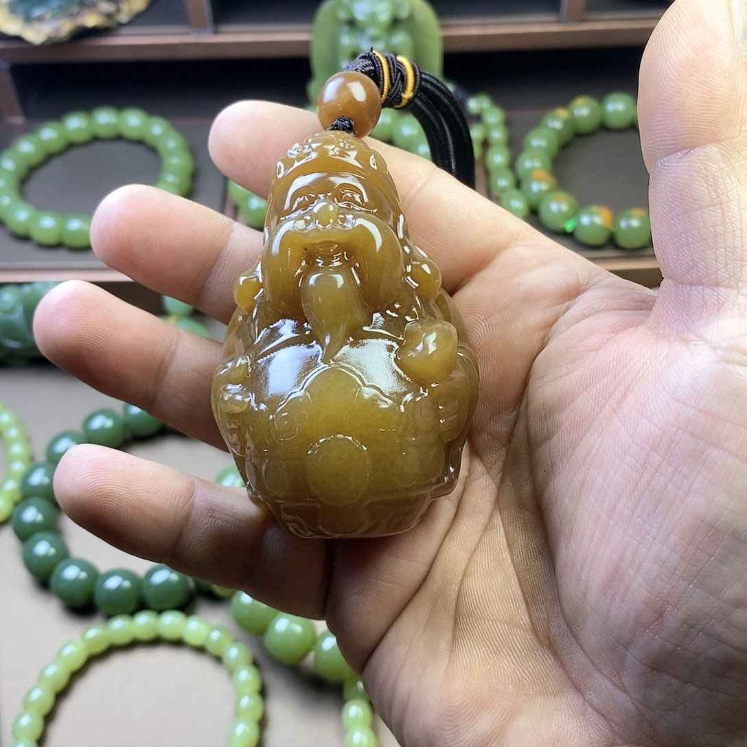 岫岩老玉（透闪石质玉）把件未镶嵌三*