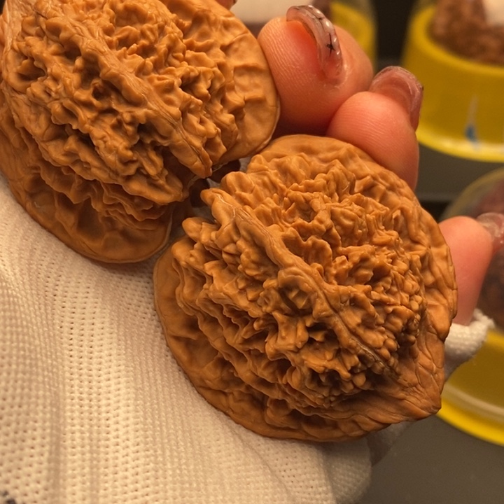 小***员满天星文玩核桃手把件