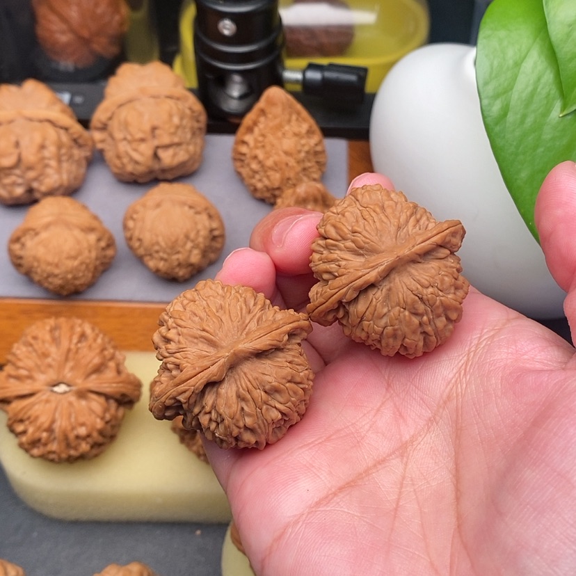 【闪购商品】文玩核桃把件阿*力汉高楼