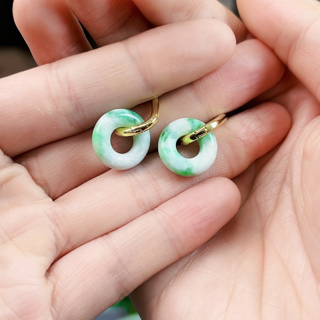 翡翠颈饰未镶嵌耳饰多样性