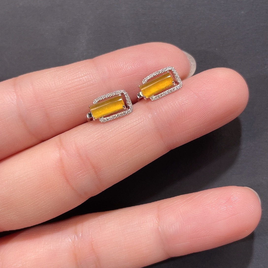 翡翠18K金镶嵌耳饰南非钻