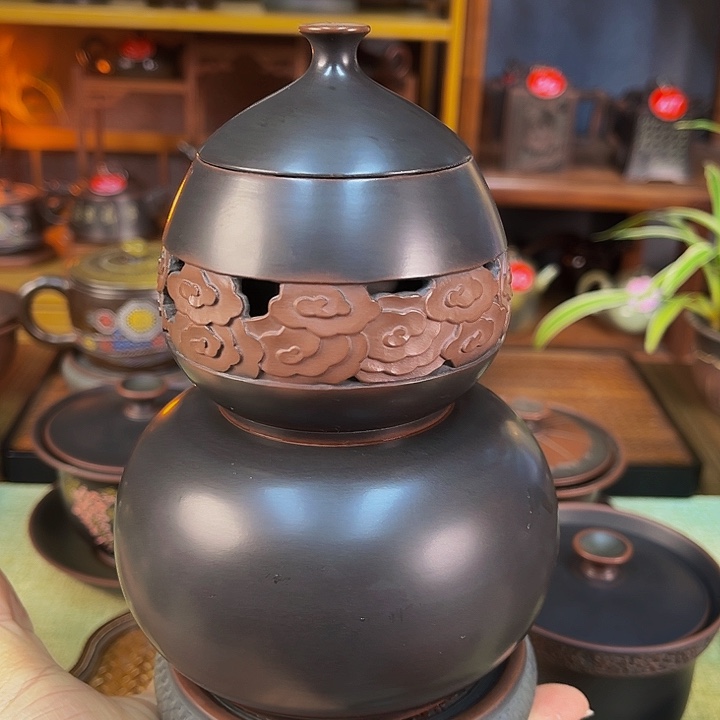 蛟龙精品重工祥云刻绘八宝葫芦抖漏壶90c c