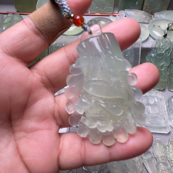 岫玉未镶嵌吊坠(赠链)