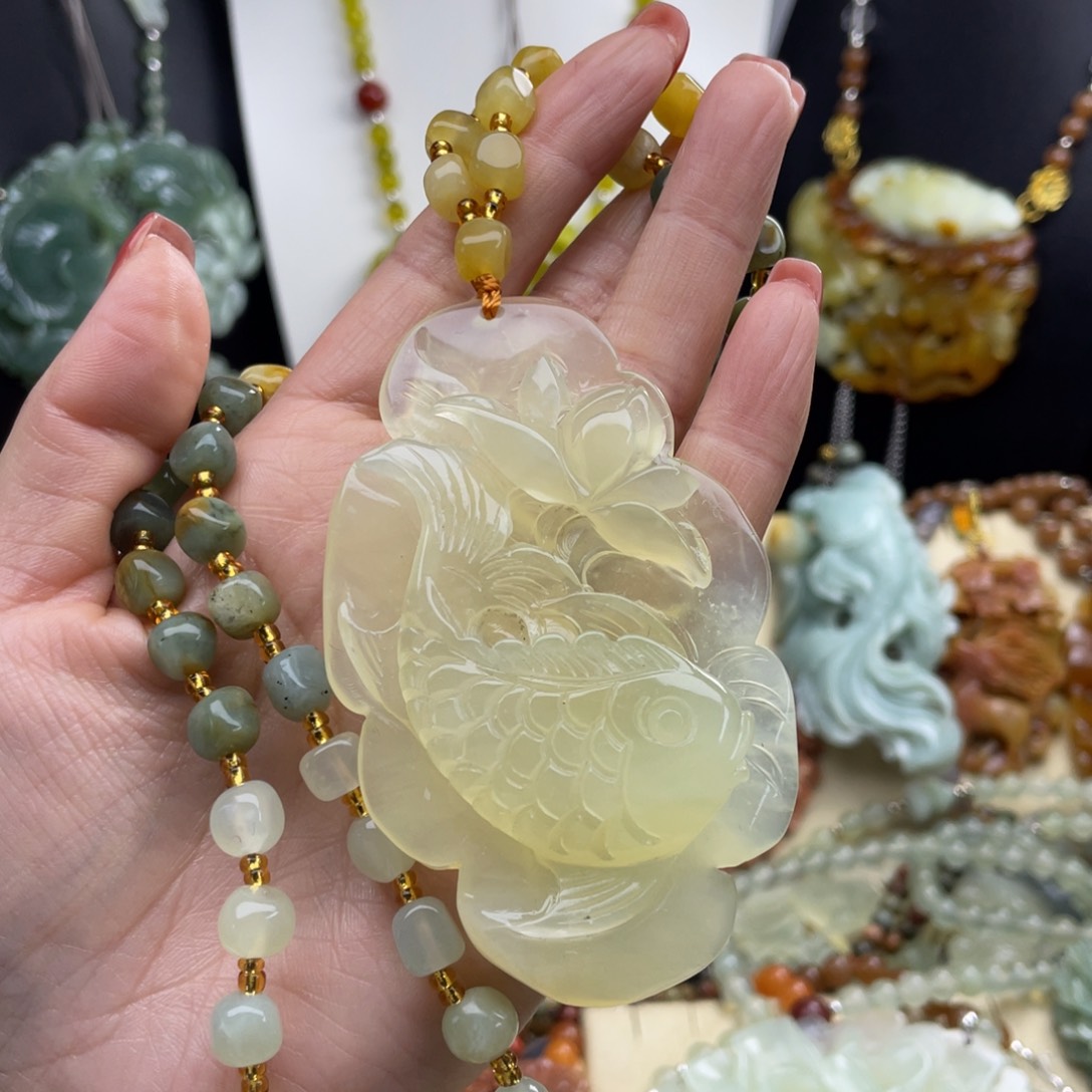 未镶嵌蛇纹石玉颈饰