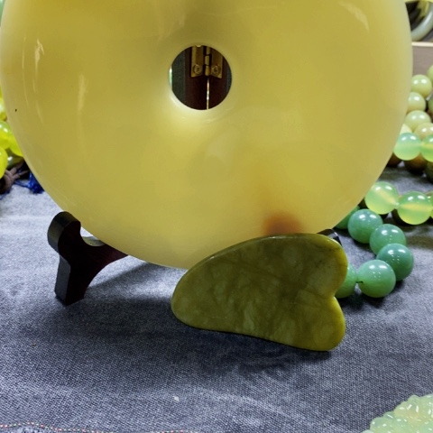 未镶嵌蛇纹石玉颈饰雨**林