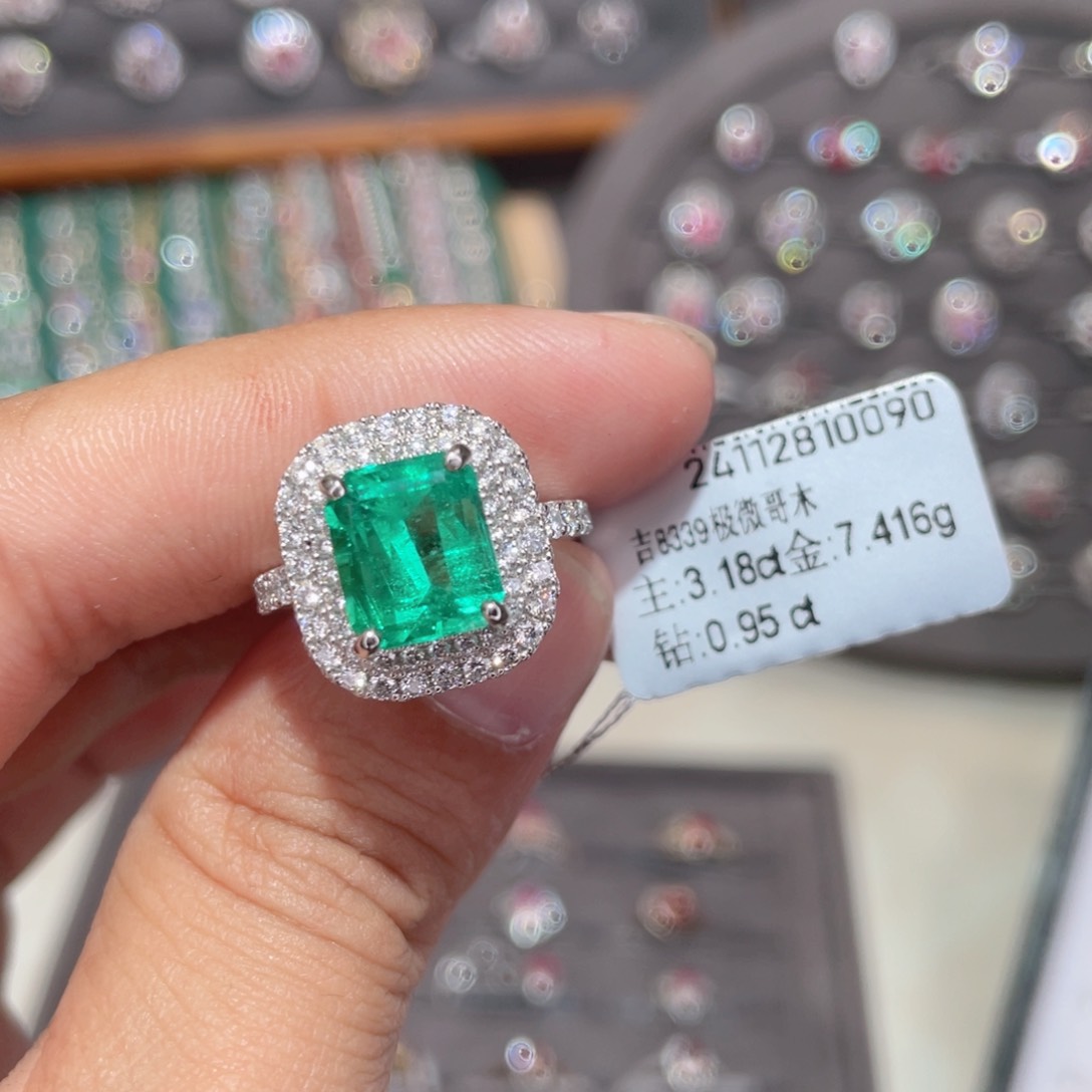 祖母绿戒指18K金镶嵌3.18ct 哥伦比亚 极微油 吉尔德