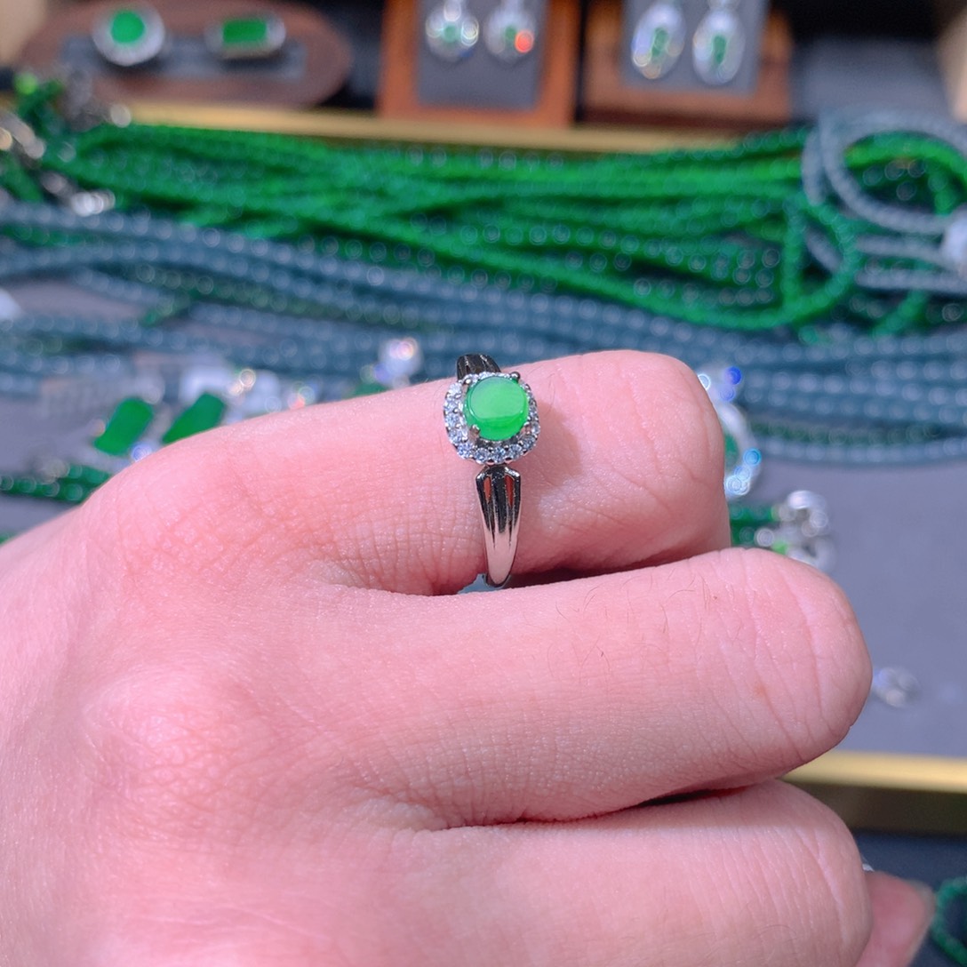 翡翠戒指未镶嵌天然