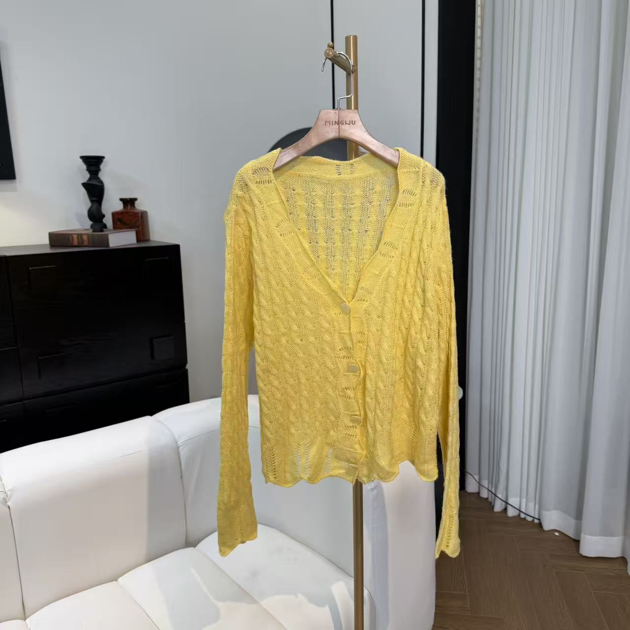 显白元气柠檬黄+镂空麻花织纹+显瘦V领+品牌撤柜针织开衫Q007