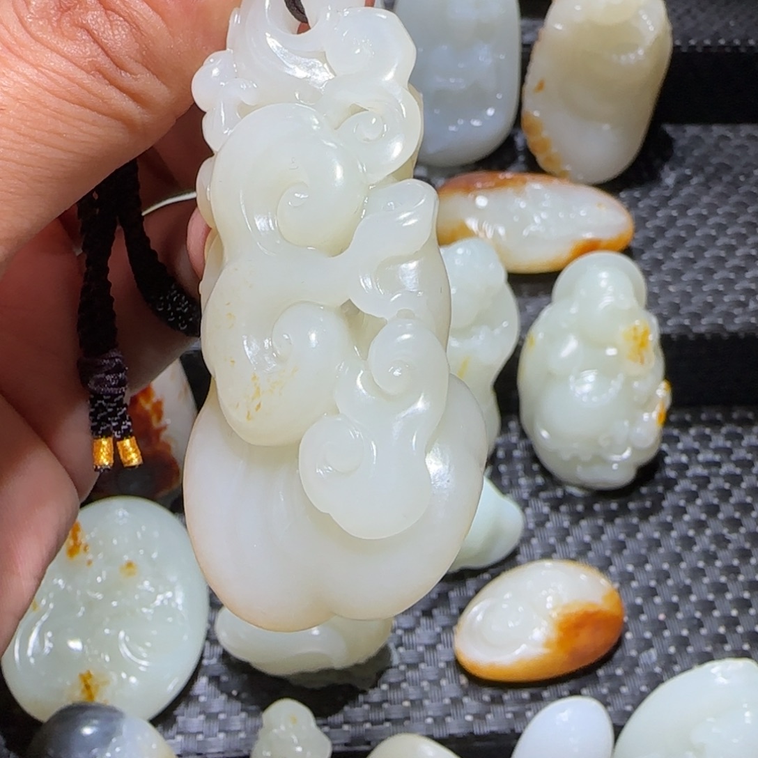 和田玉未镶嵌颈饰