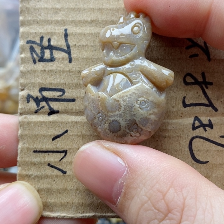 硅化珊瑚（珊瑚玉）颈饰未镶嵌