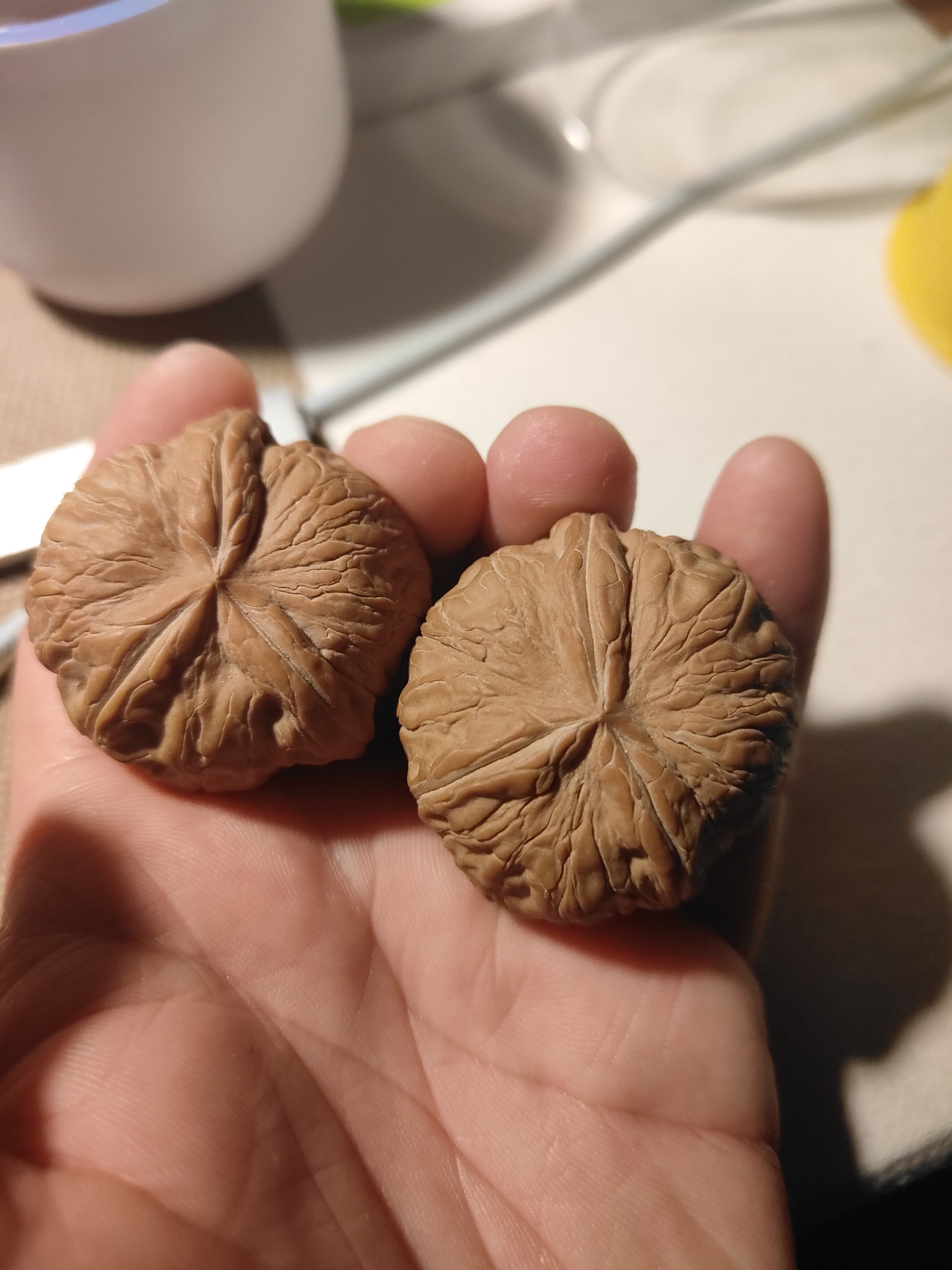 一物一图元宝异型三棱文玩核桃