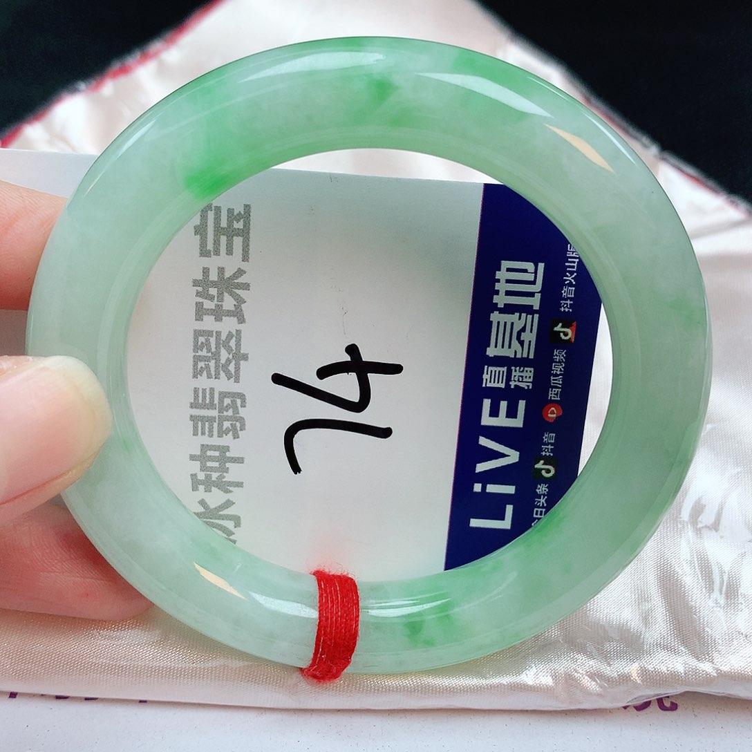 翡翠手镯未镶嵌缅甸天然A货翡翠手镯