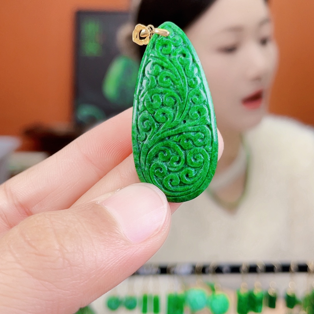 翡翠18K金镶嵌耳饰