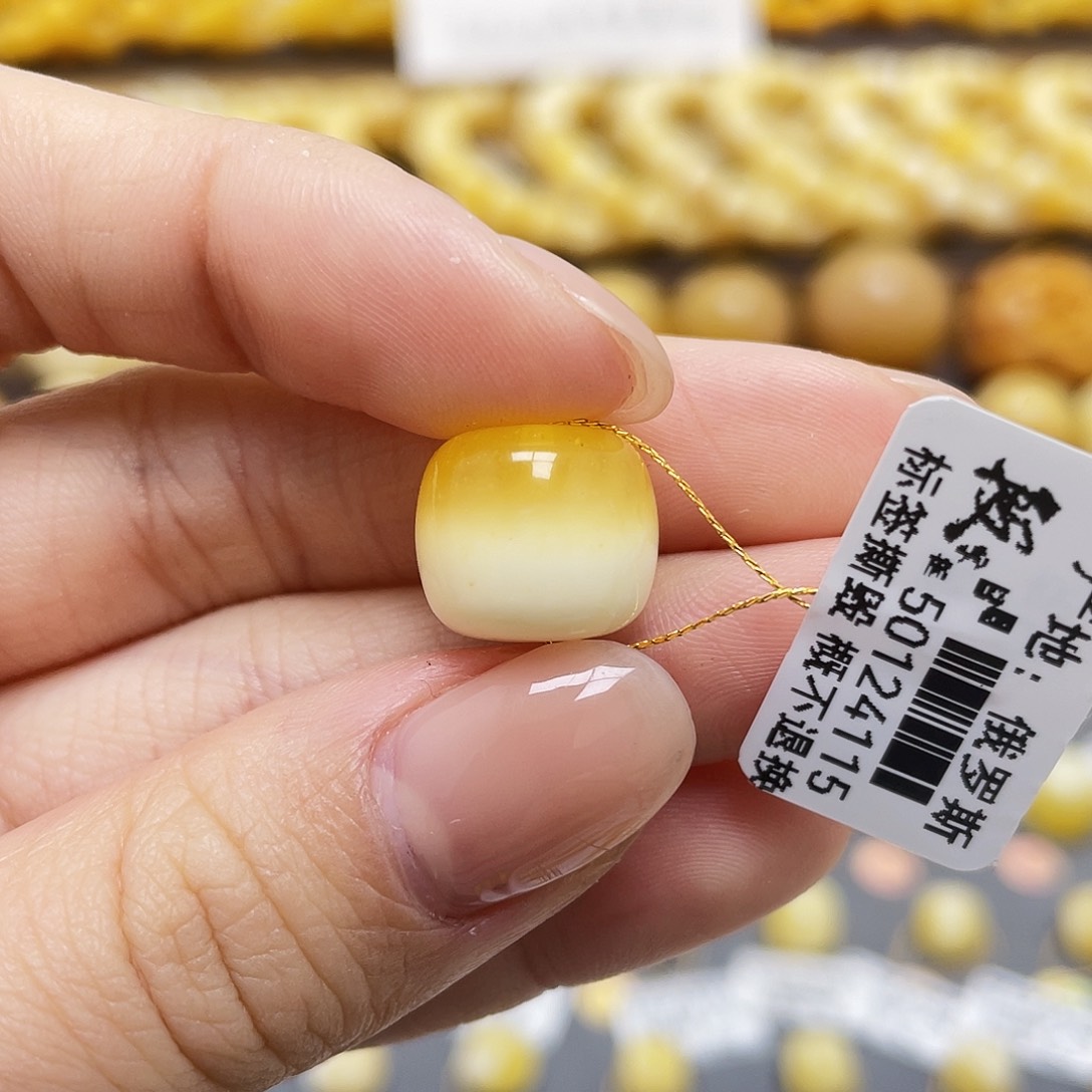 琥珀裸石未镶嵌蜜蜡老型13*11.5mm微瑕