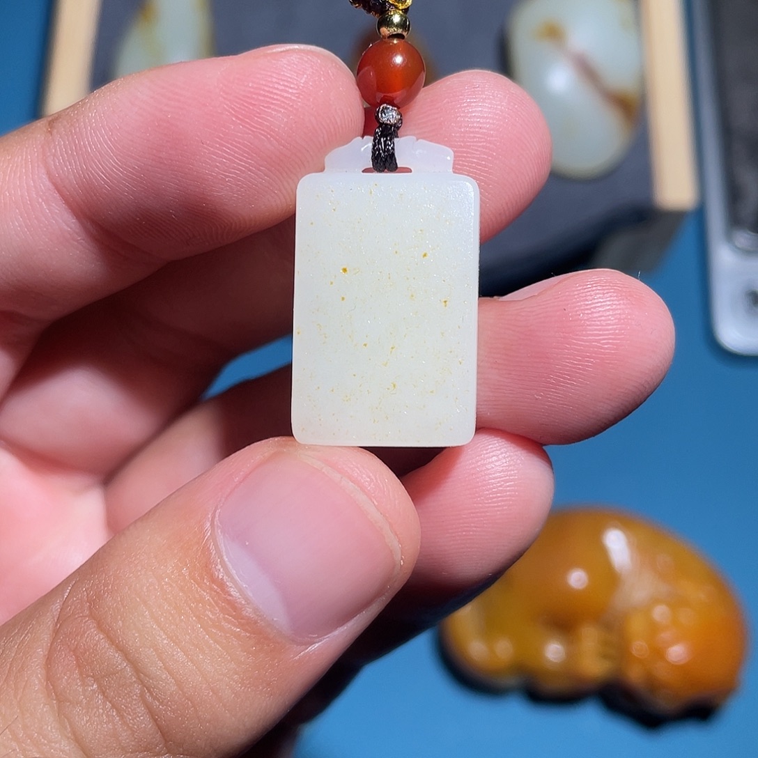 和田玉未镶嵌车挂