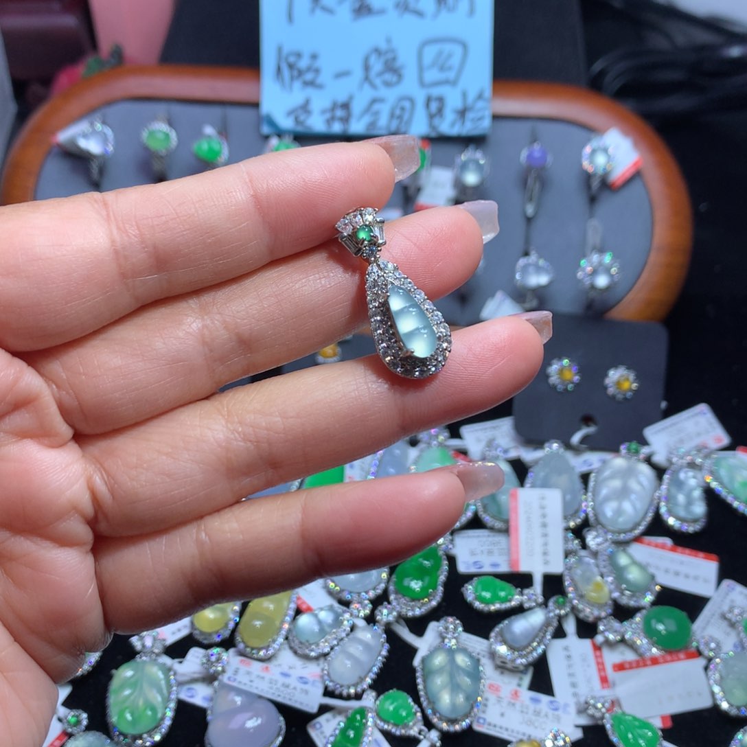 翡翠颈饰银S925镶嵌天然翡翠A货缅料高冰福豆吊坠