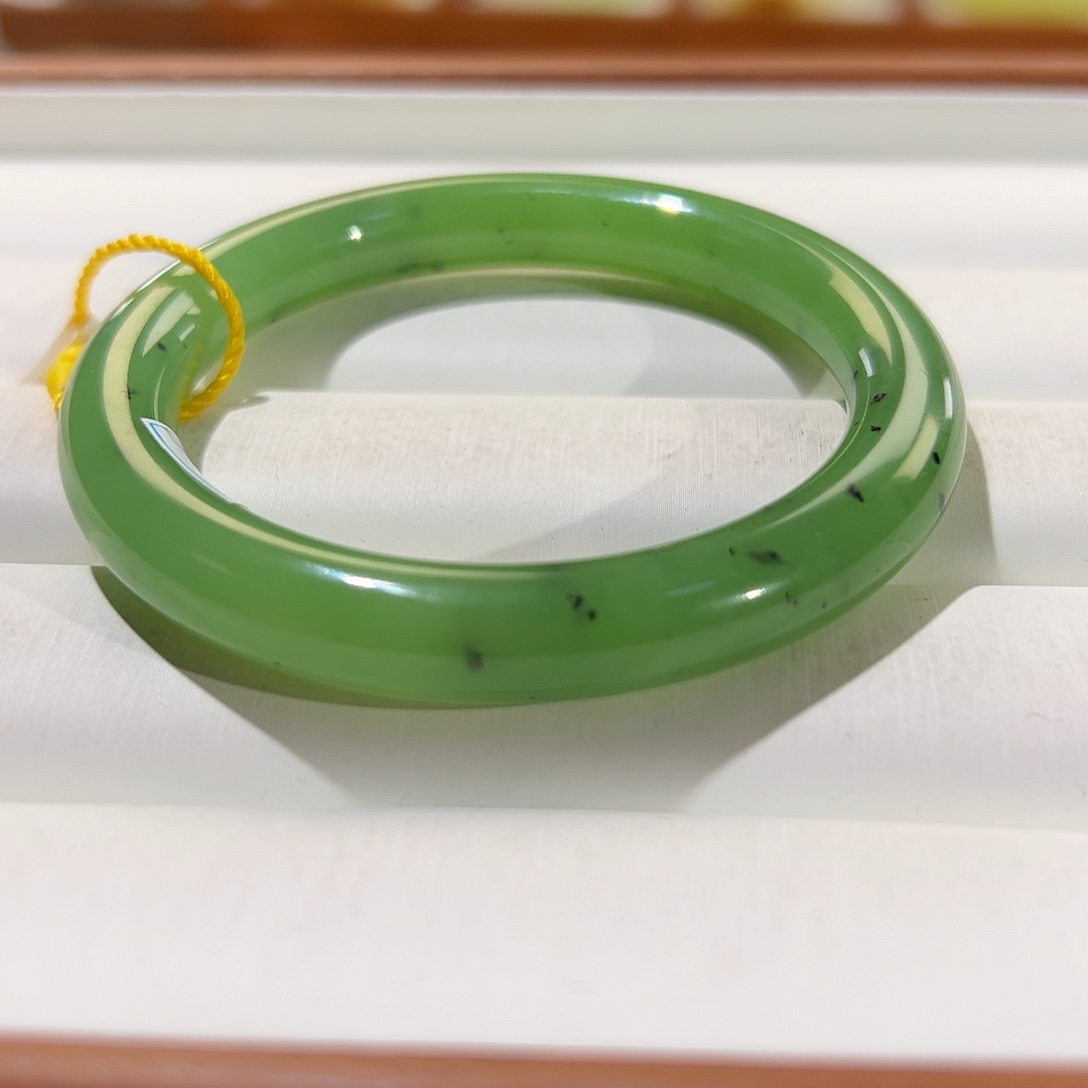 和田玉手镯未镶嵌苹果绿圆条