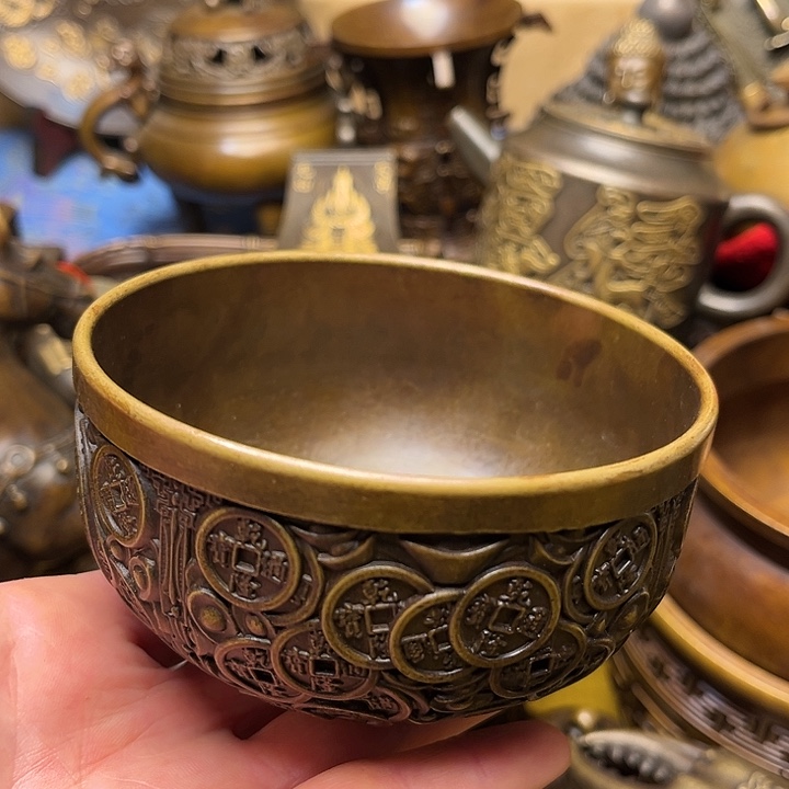 精美铜器批发档口